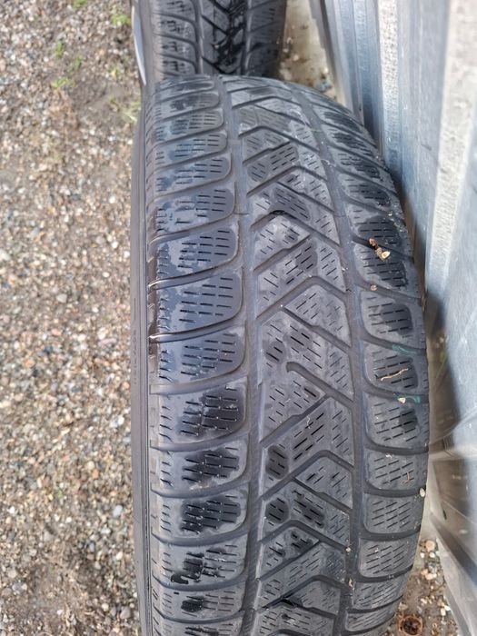Vând jante complete cu cauciucuri de iarnă TOIOTA RAV4!