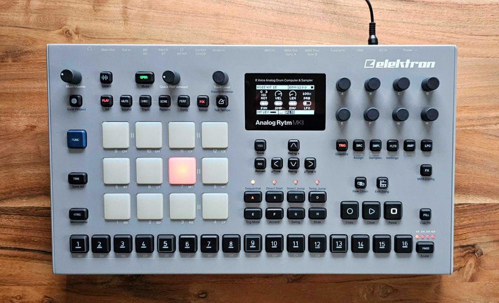 Електронни инстументи Elektron и Novation, ефект педали, Maschine