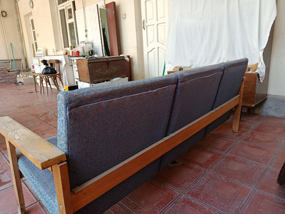 Мебель диван из дерева