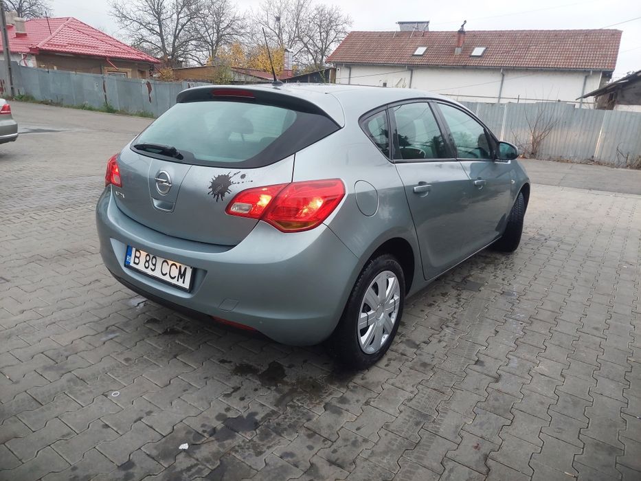 Opel astra j   .