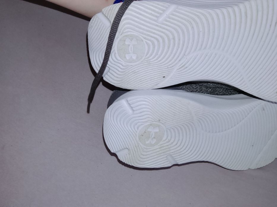 Adidași Under Armour