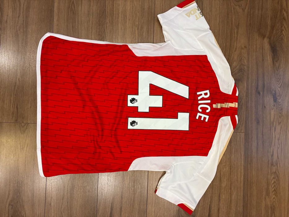 Нов оригинален екип на Арсенал размер M