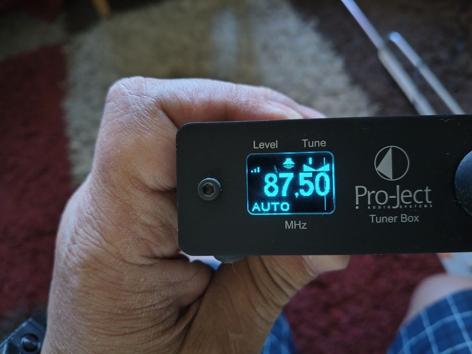 Sistem Audio Hi-Fi Complet: Tuner Pro-Ject Box + Antenă Dipol Profesională + Accesorii