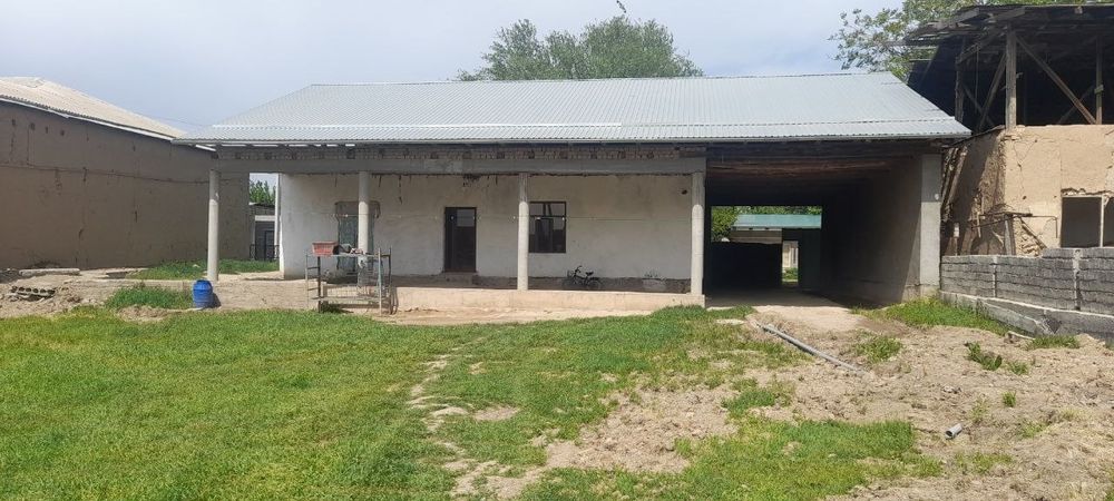 Yer uy sotiladi 12-sotig' 1-sotikg'i 10.000$