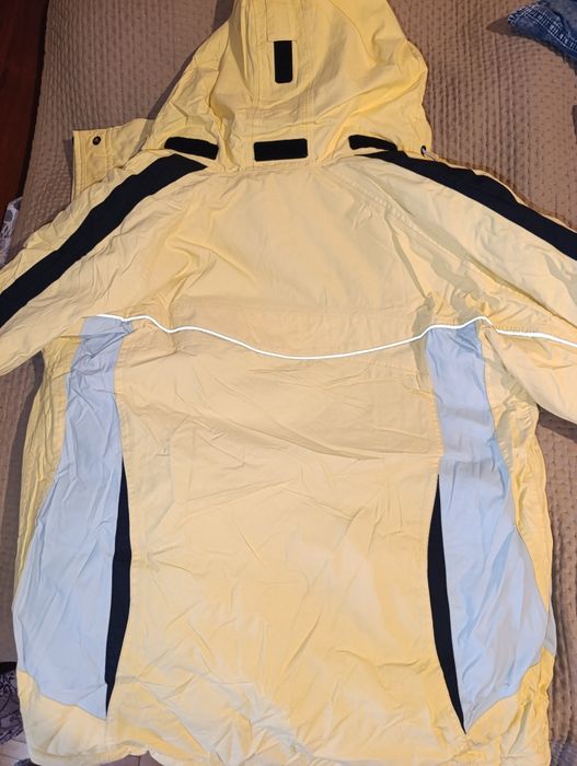 Продам женскую куртку