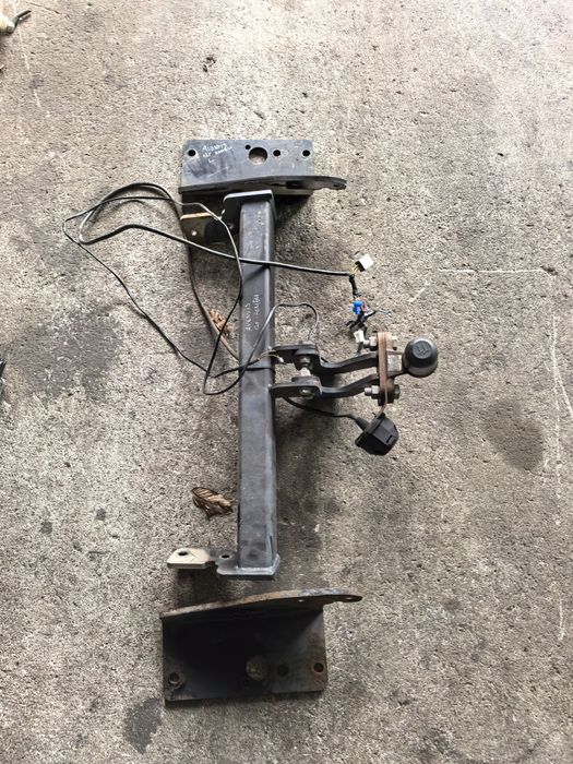 Теглич за Toyota Avensis T27