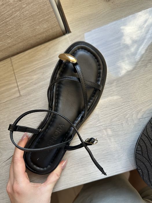 Дамски черни сандали