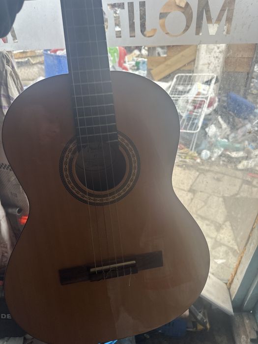 Продавам китара в добро състояние