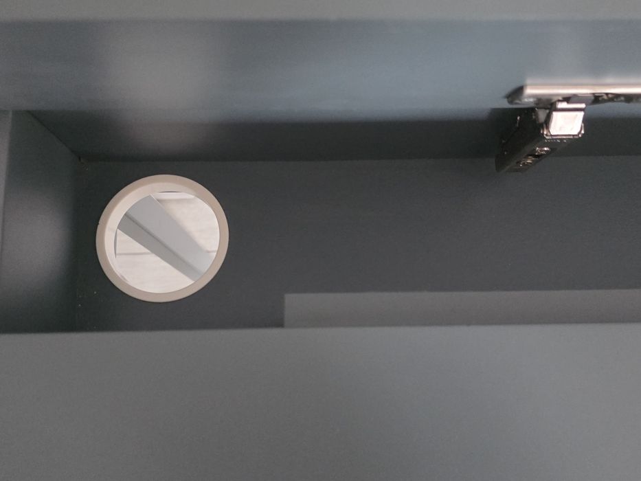 Vând birou IKEA 132×58 cm