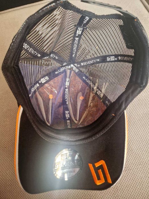 Шапка с козирка на Макларън