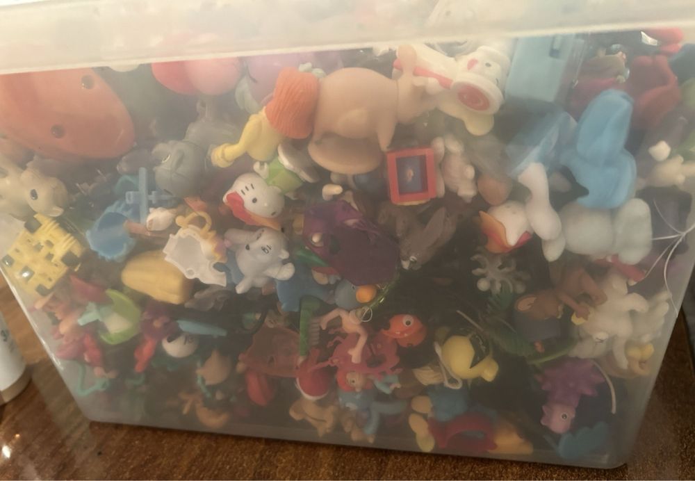 Продам киндер игрушки