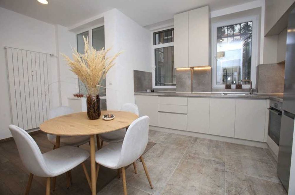 Тристаен апартамент под наем в Идеален Център, 2176074