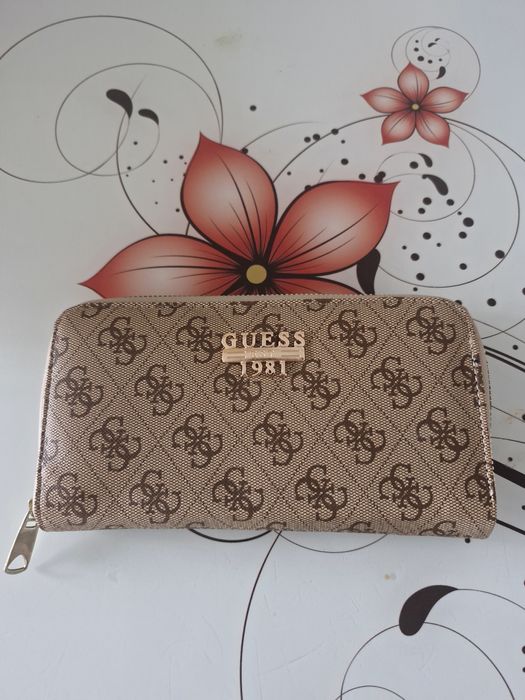 Portofel frumos pentru doamne