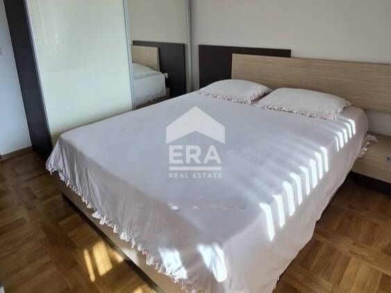 Луксозен тристаен апартамент в кв.Дружба