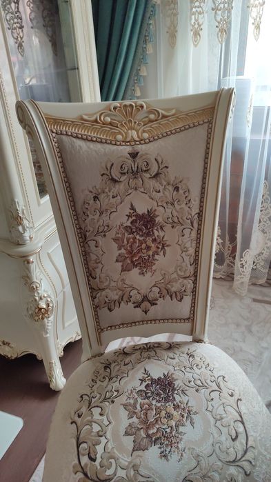 Стуллар 12 дона,яхши холатда