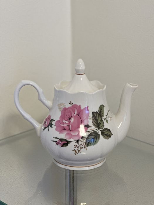 Продам керамический чайник, заварной