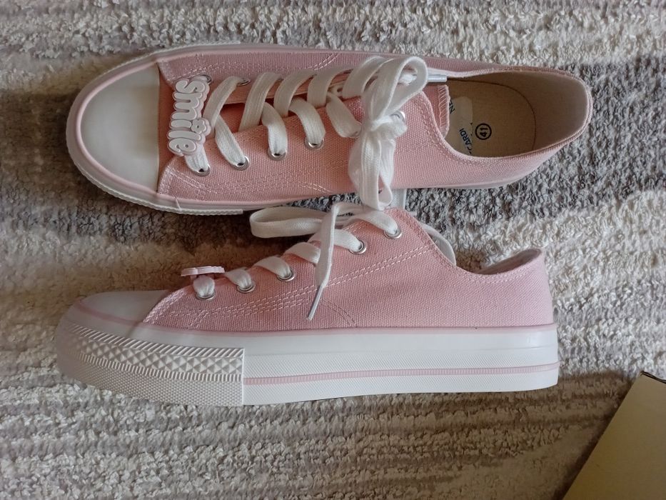 Продам кеды совершенно новые