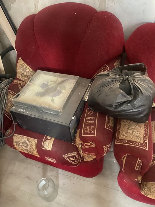 Диван с двумя креслами