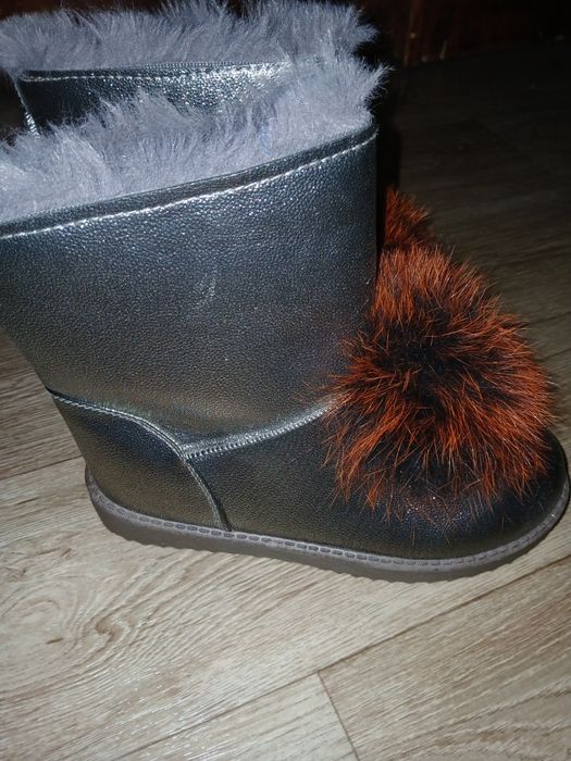 Продам новые угги, сапоги