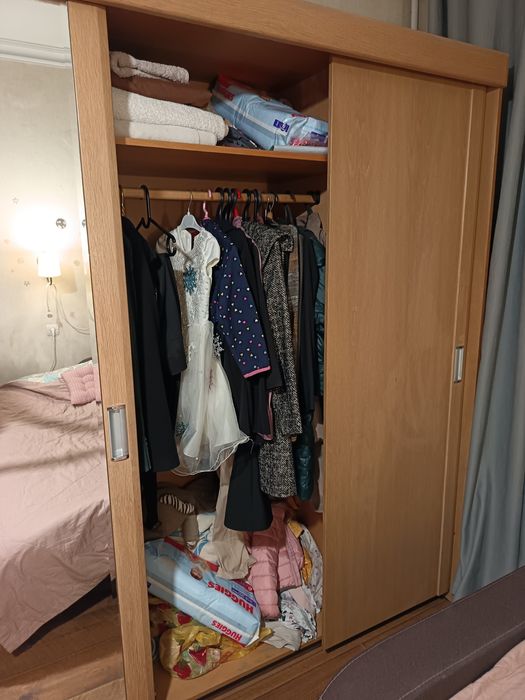 Шкаф-купе из натурального дерева