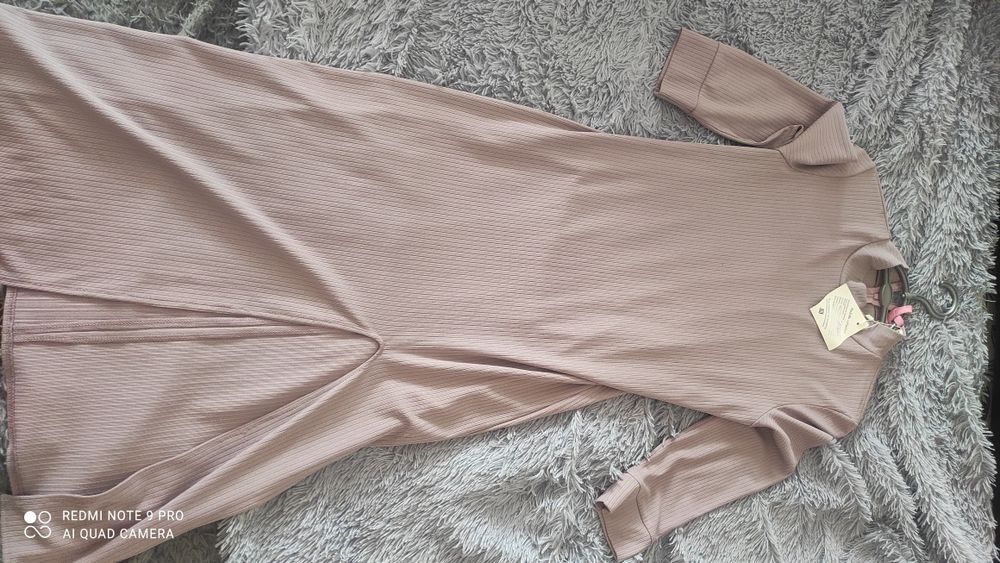 Платье длинное с разрезом