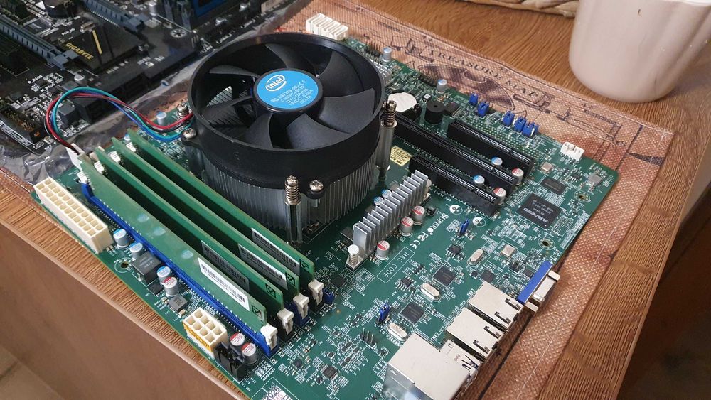 kit supermicro + xeon echiv i7 7700 + 16gb ddr4 + cooler