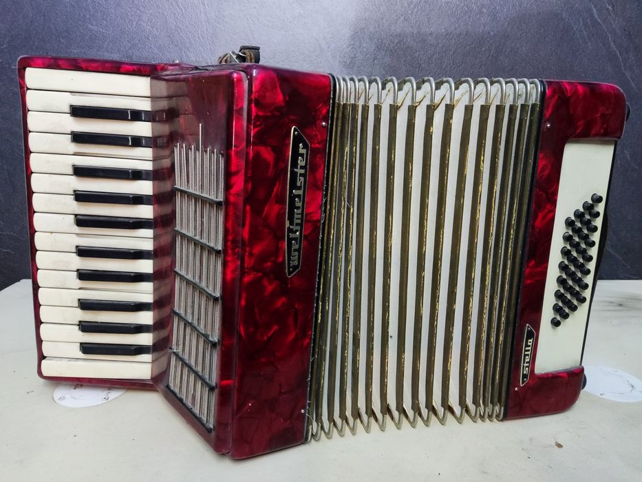 Аккордеон Weltmeister Stella
