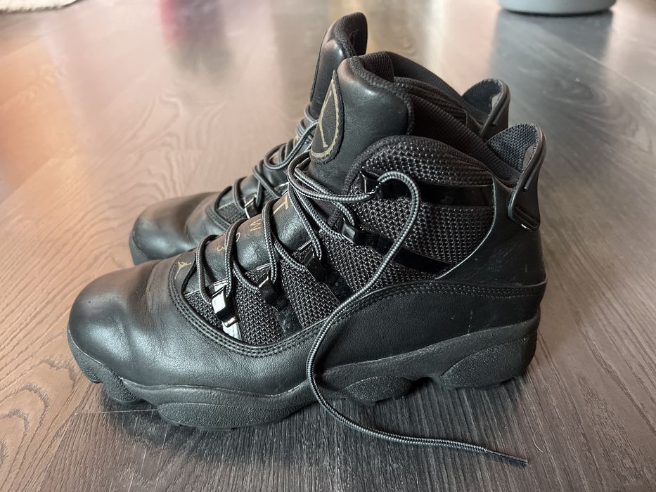 Обувка Jordan Winterized 6 Rings в черно.