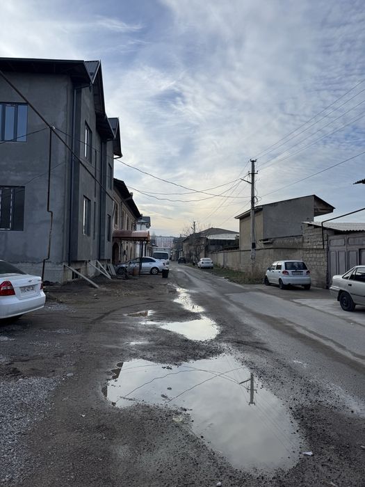 Uy hovli sotiladi. 7 xona, padvali bor. Uy ozimniki. продажа дома