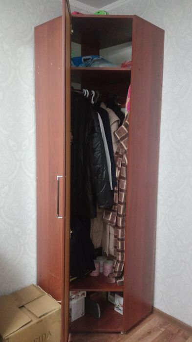 Продам шкаф для прихожей угловой