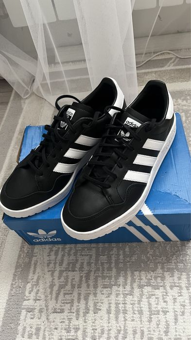 Продам новые кеды адидас