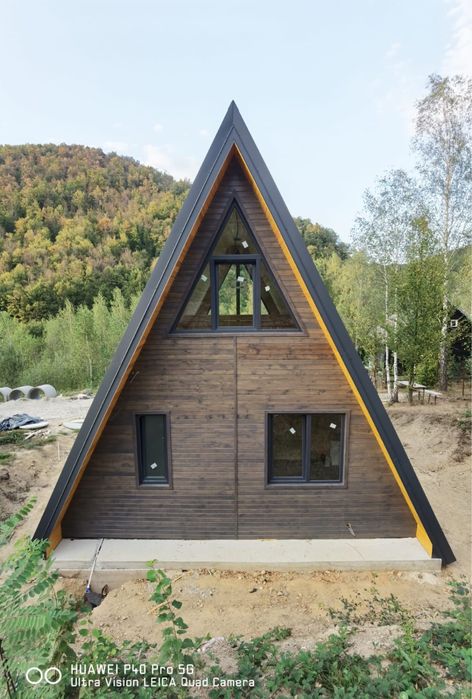Vand casa de vacanta, tip A-frame, in satul de vacanta Poic (Vanatori)