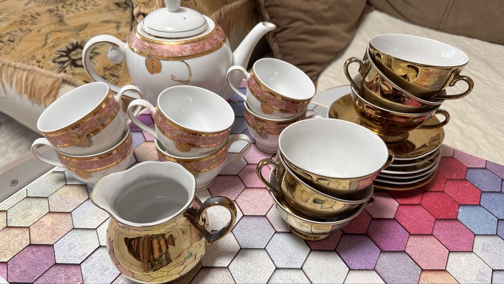 Фужеры, рюмки, чайный сервис.