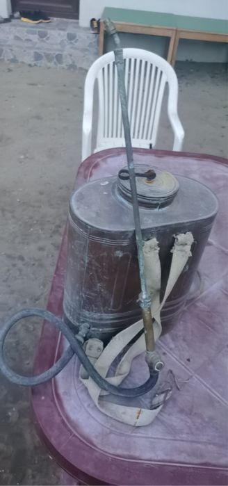 Pompa de gradina din cupru in stare buna