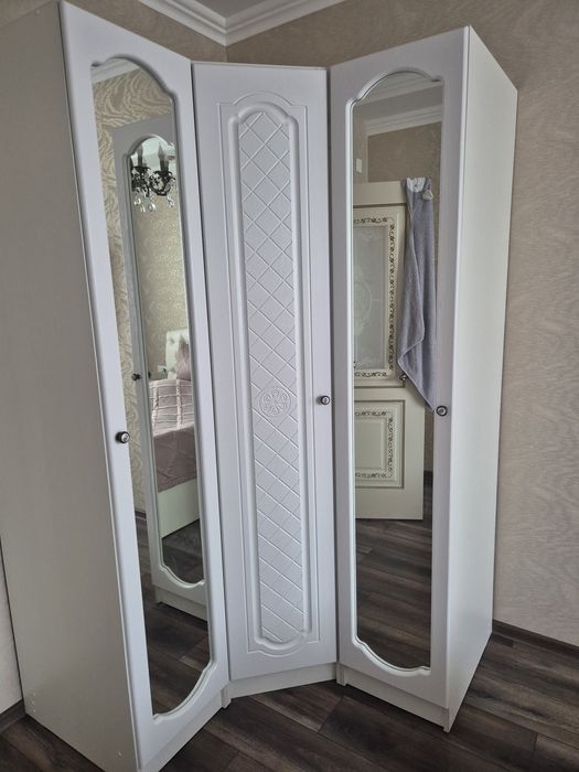 Продам угловой шкаф