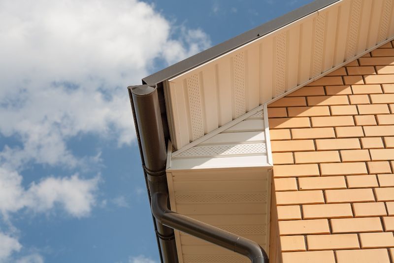 Подшивка карниза, пластиковые софиты, сайдинг пвх, водосток, черепица