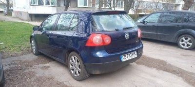 Автомобил  Volkswagen Golf
