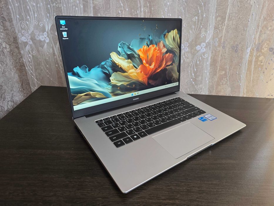 Huawei MateBook D15 в отличном состоянии