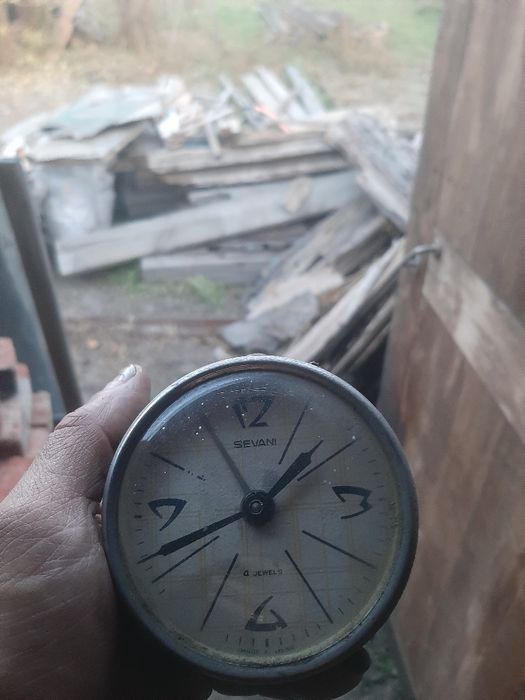 Продам часы будильник