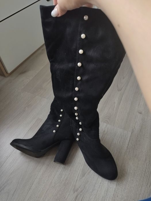 Велурени ботуши на ток