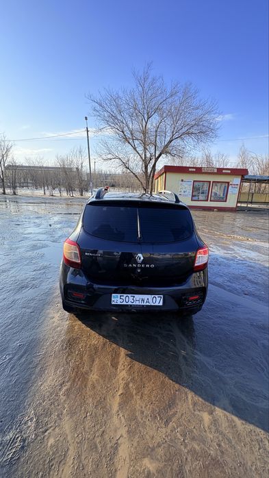 Рено сандеро 2018 год