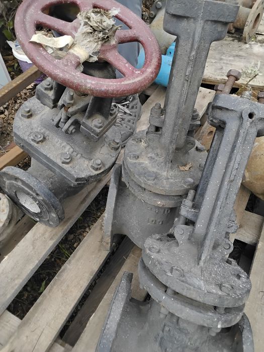 Продам задвижки разные