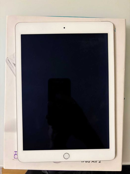 Apple IPAD AIR 2, argintie, 16 GB, impecabila cu tastatura Logitech