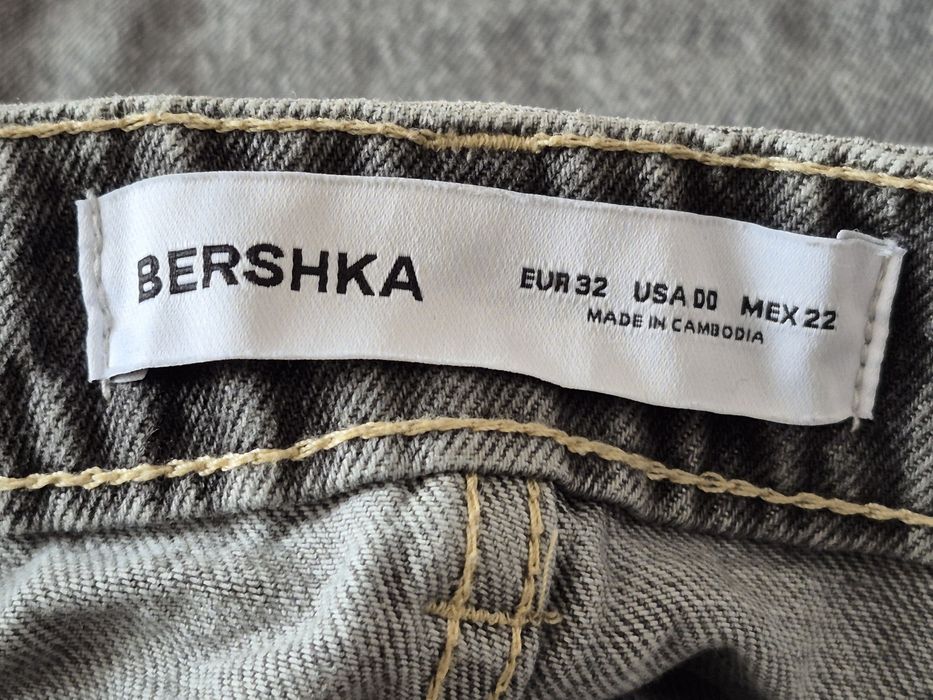 Blugi fete Bershka mărimea 32