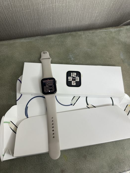 Apple watch se2 40mm starlight
