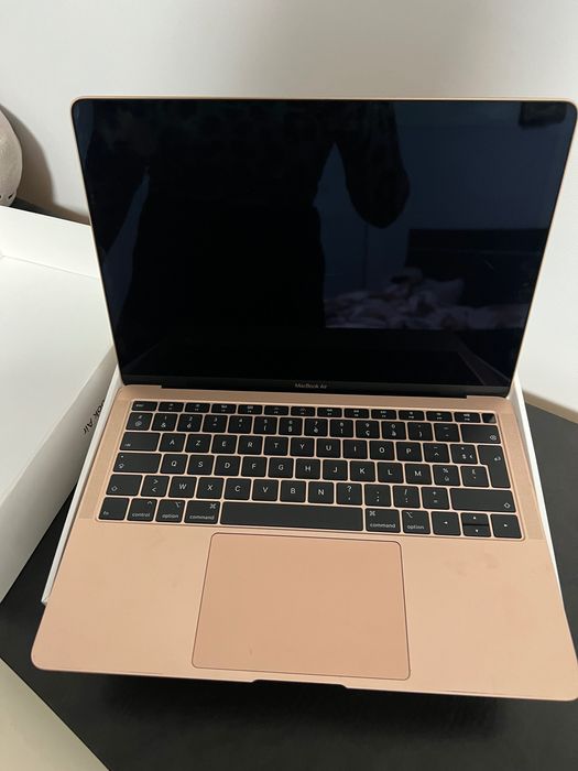 MacBook Air aproape nou!