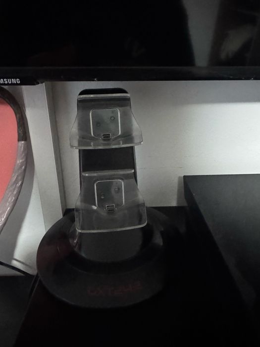 Vand PS4 in stare foarte buna.