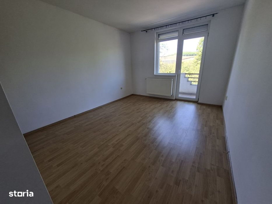 Apartament cu 3 camere si garaj - super pret