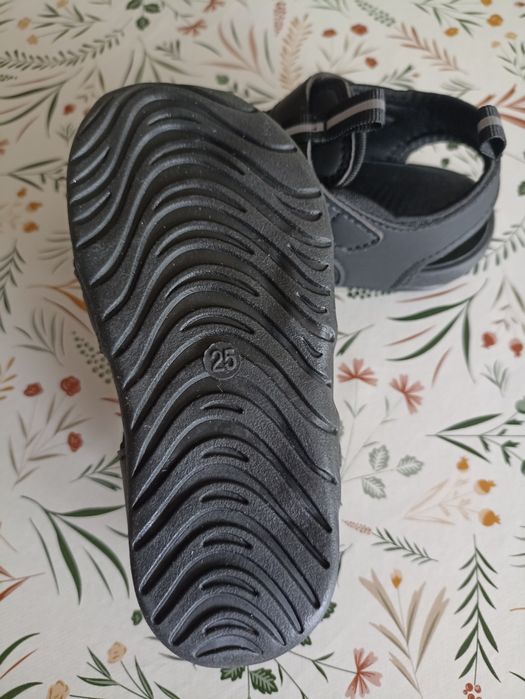 Детски черни сандали, размер 25