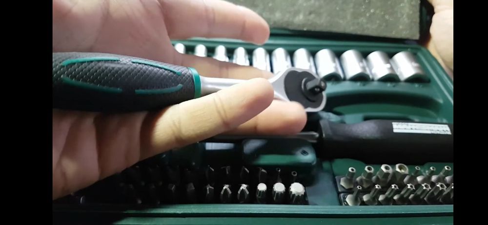 Комплект гаечни ключове 130  броя от хром-ванадиева стомана